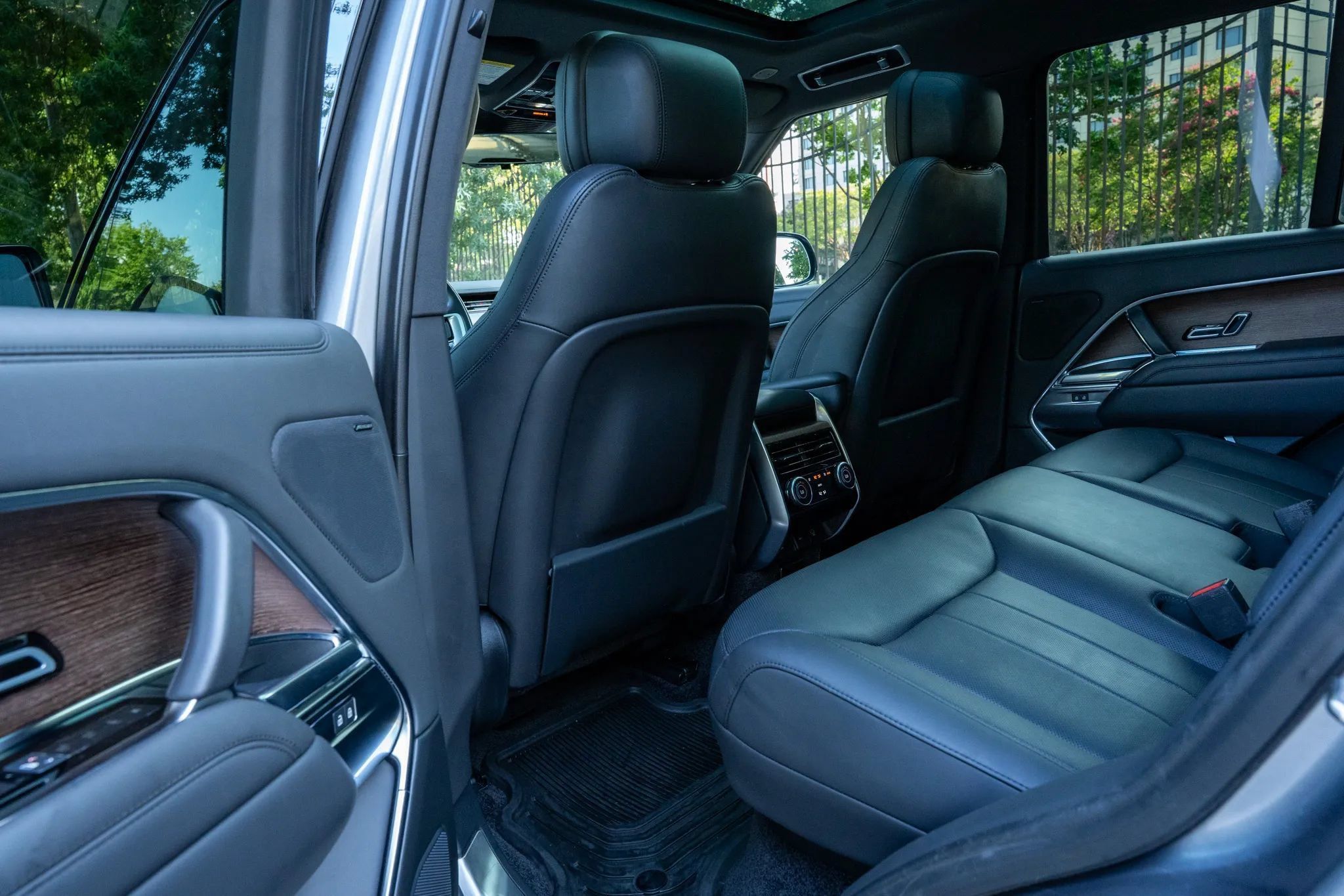 Used 2023 Land Rover Range Rover SE AWD/4WD image 13