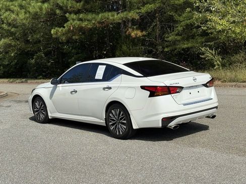 Used 2023 Nissan Altima 2.5 SV image 3