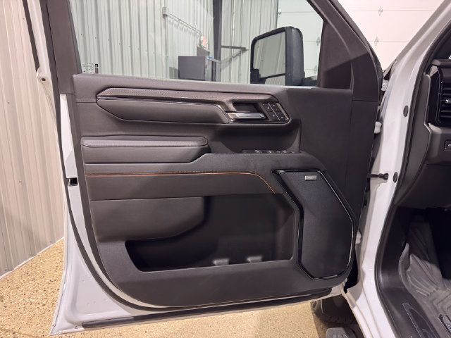 Used 2024 GMC Sierra 2500 AT4 w/ Technology Package AWD/4WD image 9