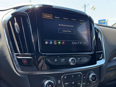 Used 2023 Chevrolet Traverse LT FWD image 10