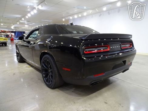 Used 2015 Dodge Challenger SRT Hellcat image 10
