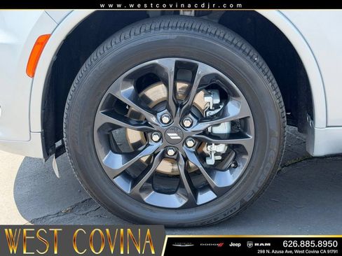 Used 2024 Dodge Durango GT w/ Blacktop Package AWD/4WD image 18