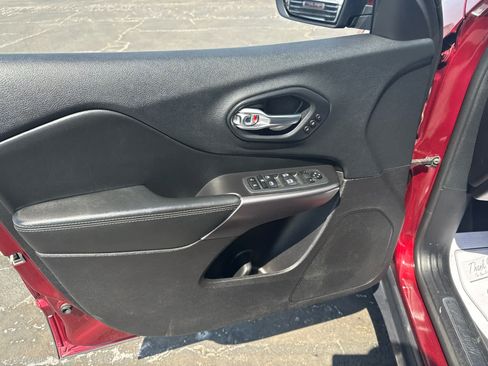 Used 2020 Jeep Cherokee Limited AWD/4WD image 14