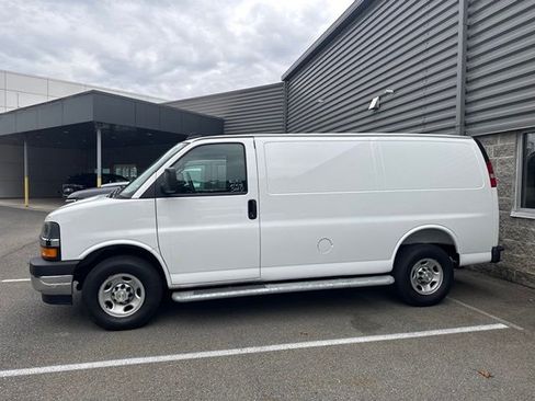 Used 2025 Chevrolet Express 2500 w/ Driver Convenience Package RWD image 3
