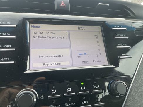 Used 2018 Toyota Camry LE image 19