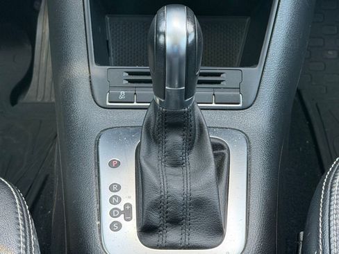 Used 2013 Volkswagen Tiguan S FWD image 16