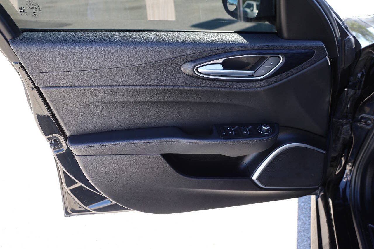 Used 2020 Alfa Romeo Giulia AWD w/ Cold Weather Package image 12