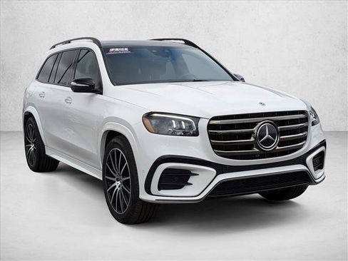 Used 2025 Mercedes-Benz GLS 450 4MATIC image 3
