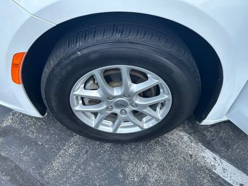 Used 2022 Chrysler Pacifica Touring-L FWD image 25