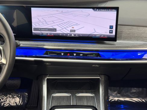 Used 2024 BMW i7 eDrive50 w/ Premium Package image 25