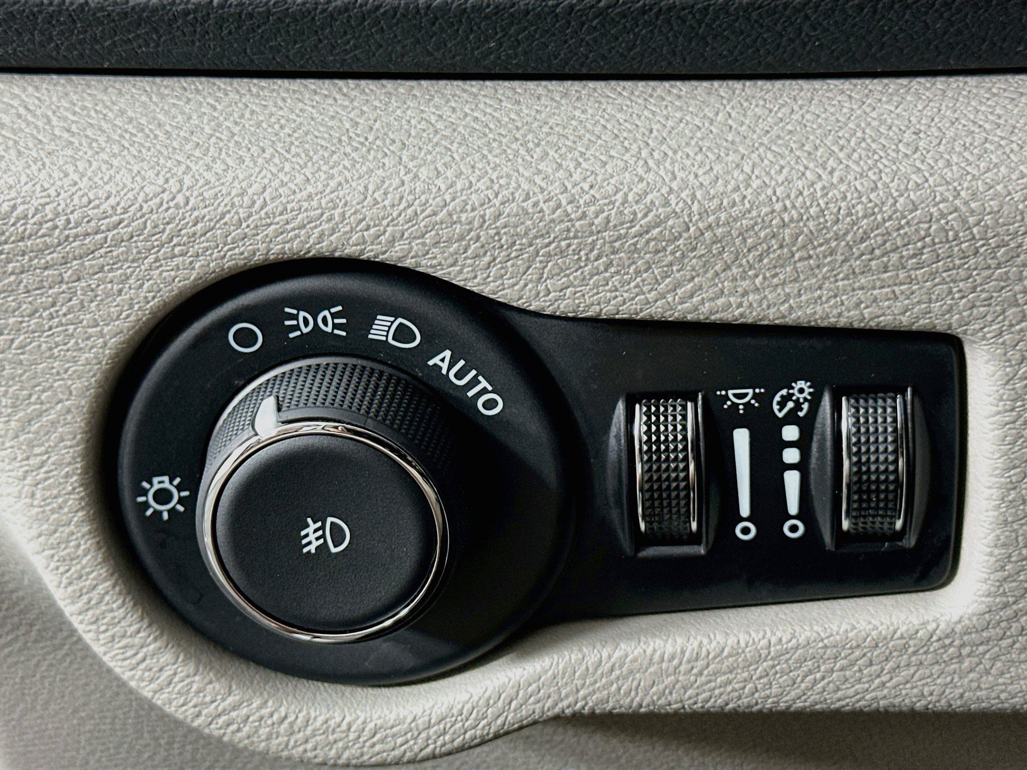 Used 2024 Chrysler Pacifica Touring-L FWD image 17