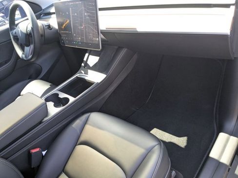 Used 2021 Tesla Model Y Performance image 22