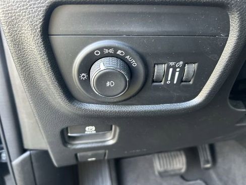 Used 2024 Jeep Grand Cherokee Limited image 17