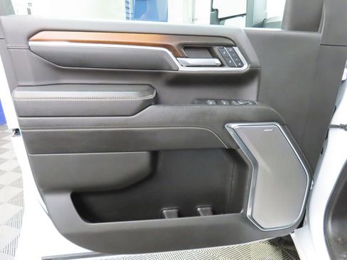 Used 2024 GMC Sierra 3500 Denali w/ Denali Reserve Package image 79