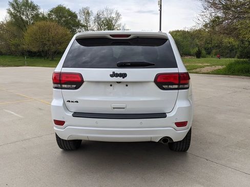 Used 2019 Jeep Grand Cherokee Altitude AWD/4WD image 4