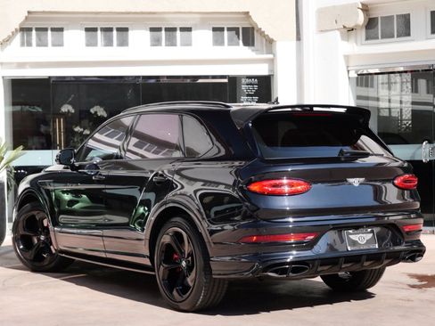 Used 2022 Bentley Bentayga image 3