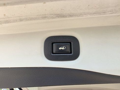 Used 2019 Nissan Rogue SV AWD/4WD image 19