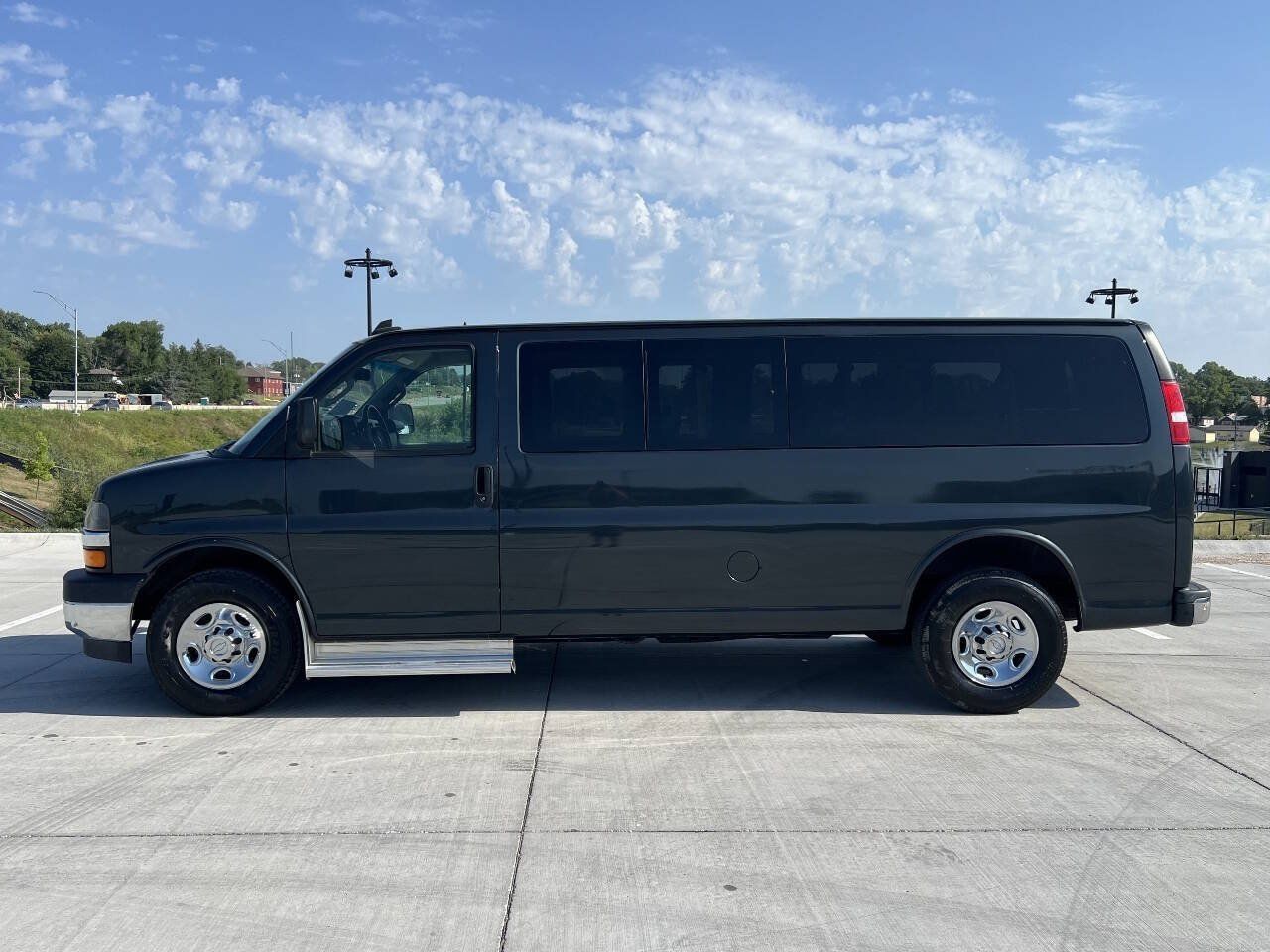 Used 2017 Chevrolet Express 3500 LT w/ LT Preferred Equipment Group RWD image 3