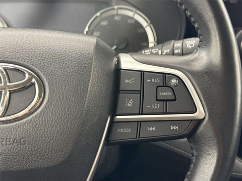 Used 2023 Toyota Highlander LE FWD image 18