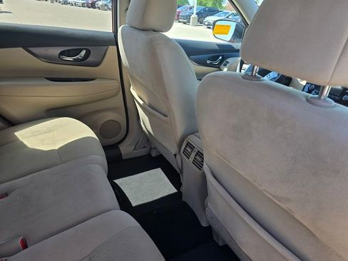 Used 2016 Nissan Rogue SV w/ SV Moonroof Package AWD/4WD image 15
