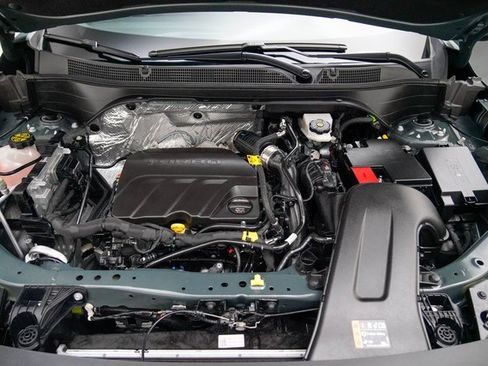 Used 2025 Chevrolet Trax LT w/ Driver Confidence Package image 11