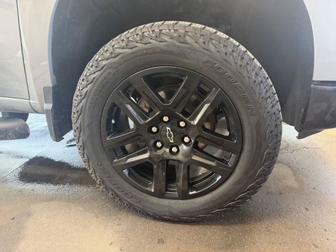 Used 2024 Chevrolet Silverado 1500 Custom Trail Boss w/ Turbomax Blackout Package AWD/4WD image 28