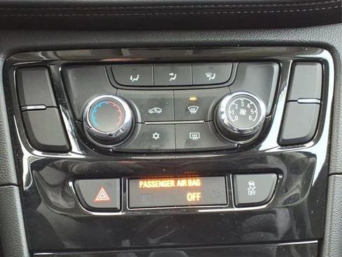 Used 2021 Buick Encore Preferred image 18