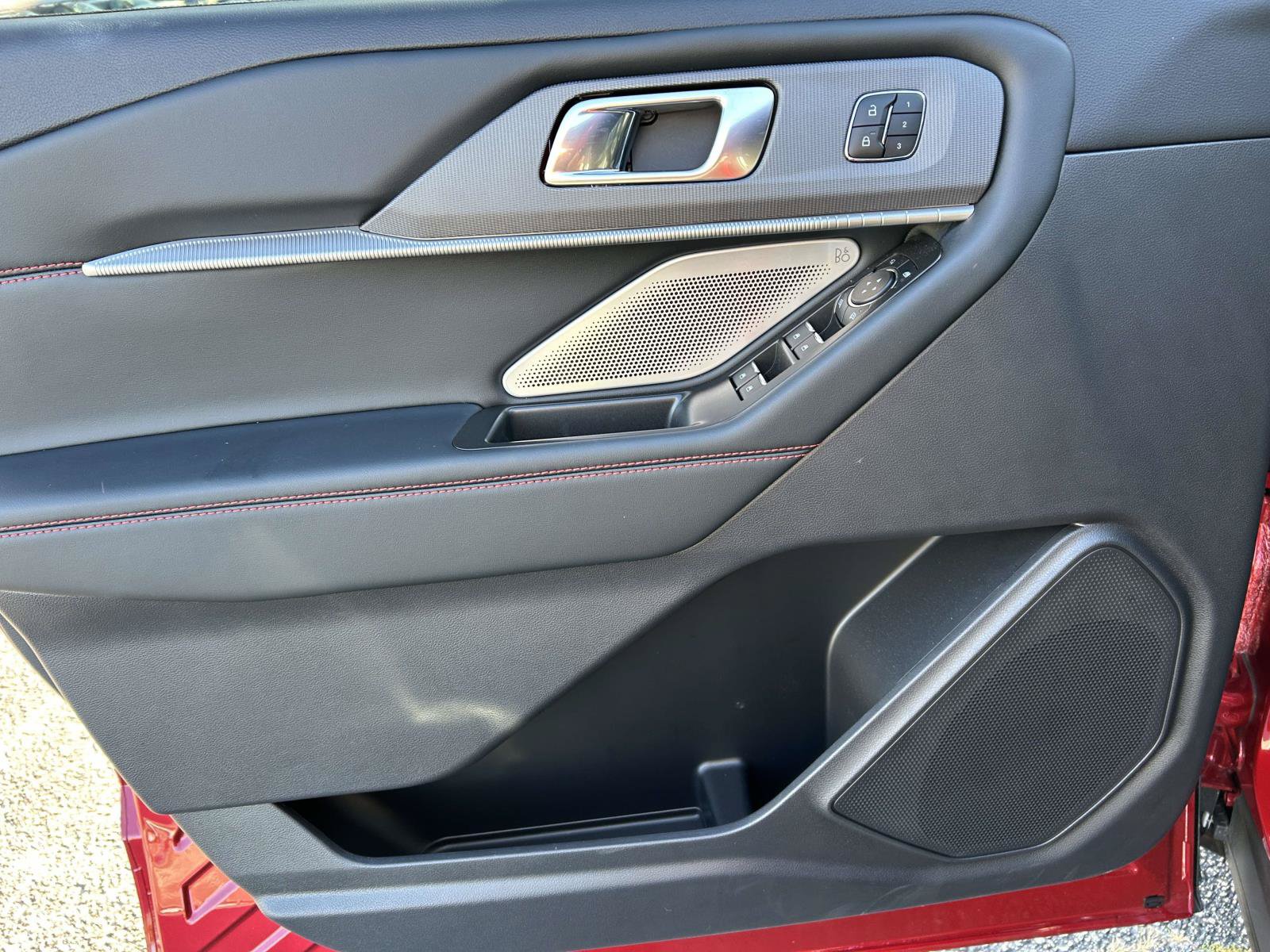 Used 2025 Ford Explorer ST AWD/4WD image 14