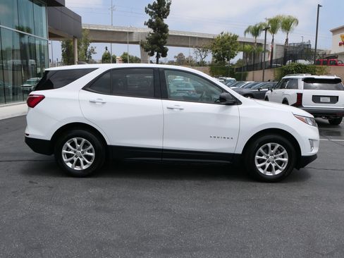 Used 2019 Chevrolet Equinox LS AWD/4WD image 2