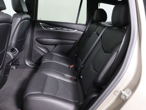 Used 2022 Cadillac XT6 Premium Luxury image 17