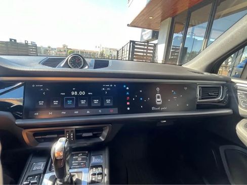 Used 2017 Porsche Macan S image 12