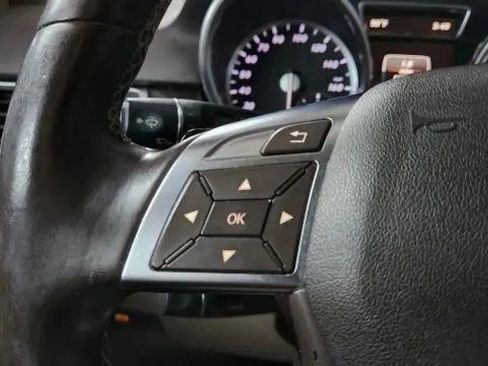 Used 2015 Mercedes-Benz ML 350 ML 350 4MATIC Sport Utility 4D w/ Premium 1 Package image 27