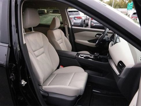 Certified 2024 Nissan Rogue SV image 26