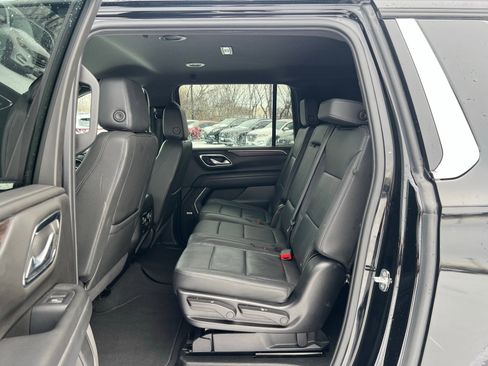Used 2024 Chevrolet Suburban LT image 19