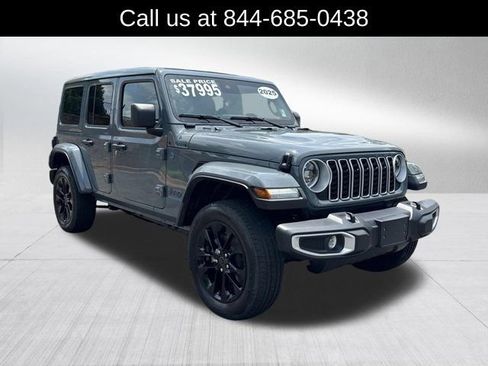 Certified 2025 Jeep Wrangler Unlimited Sahara w/ Safety Group AWD/4WD image 3