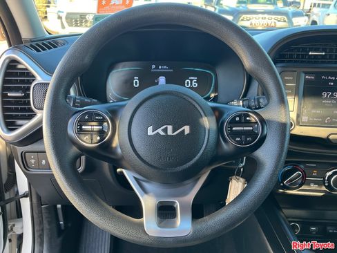 Used 2025 Kia Soul LX w/ LX Technology Package FWD image 21