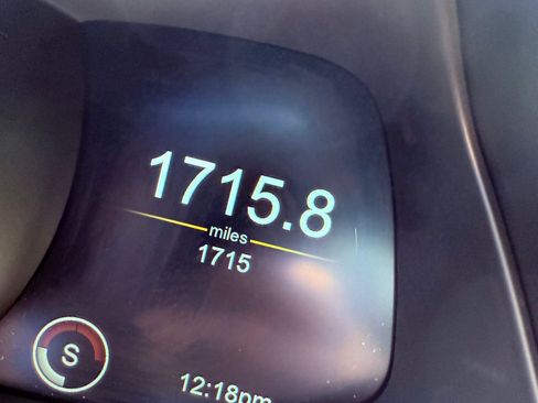 Used 2021 Aston Martin V8 Vantage Coupe image 36