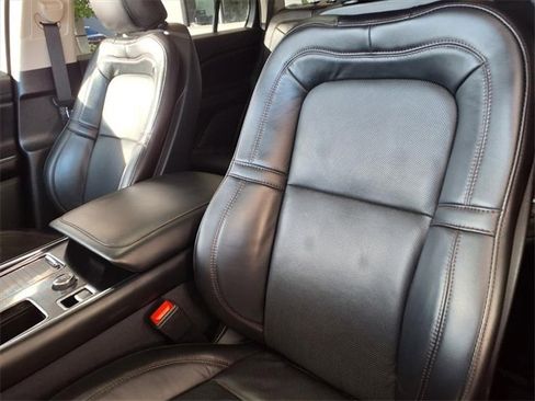 Certified 2023 Lincoln Aviator Reserve w/ Equipment Group 201A image 6