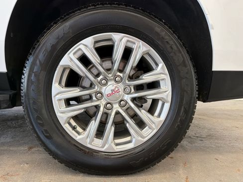 Used 2021 GMC Yukon XL SLT image 10