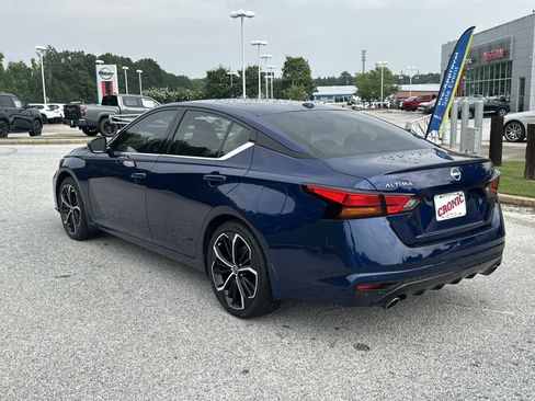 Used 2024 Nissan Altima 2.5 SR w/ SR Premium Package FWD image 7