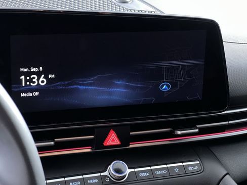 Used 2025 Hyundai Elantra SEL image 18