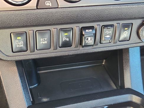 Used 2018 Toyota Tacoma TRD Sport AWD/4WD image 26
