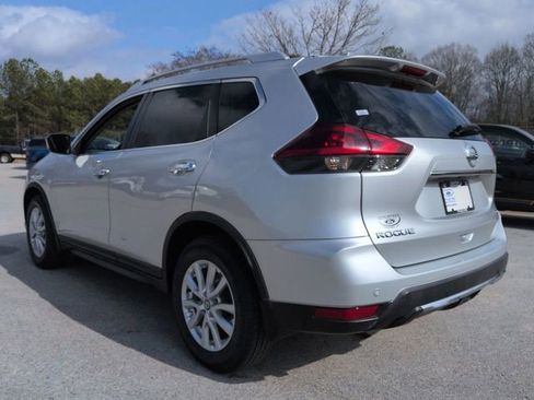 Used 2020 Nissan Rogue SV image 6