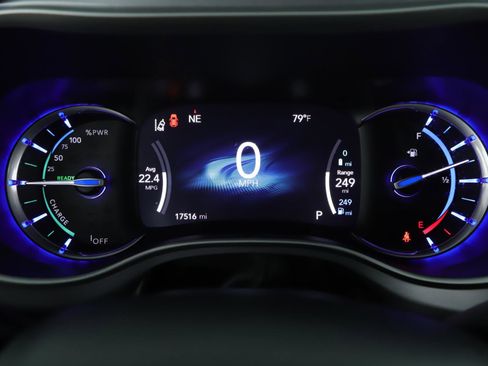 Used 2022 Chrysler Pacifica Touring-L w/ S Appearance Package image 10