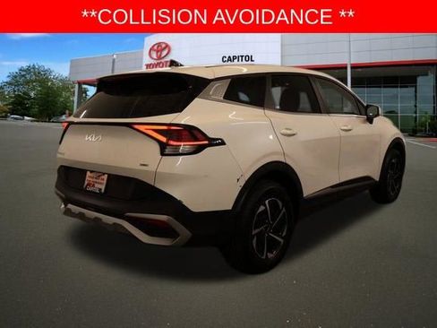 Used 2023 Kia Sportage LX AWD/4WD image 3