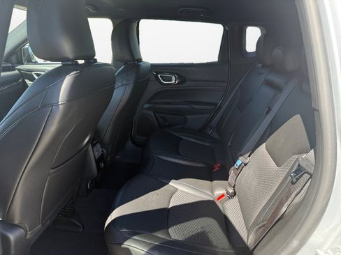 Used 2025 Jeep Compass Latitude w/ Altitude Special Edition image 15