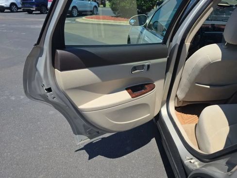 Used 2009 Buick LaCrosse CX FWD image 30