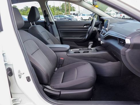 Used 2025 Nissan Altima 2.5 SV FWD image 8