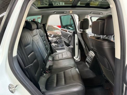 Used 2014 Volkswagen Touareg Hybrid AWD/4WD image 21