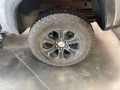 Used 2023 GMC Canyon Elevation image 6